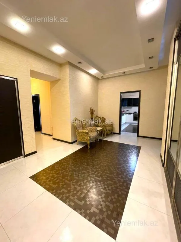 Satılır 4 otaqlı yeni tikili 180 m²