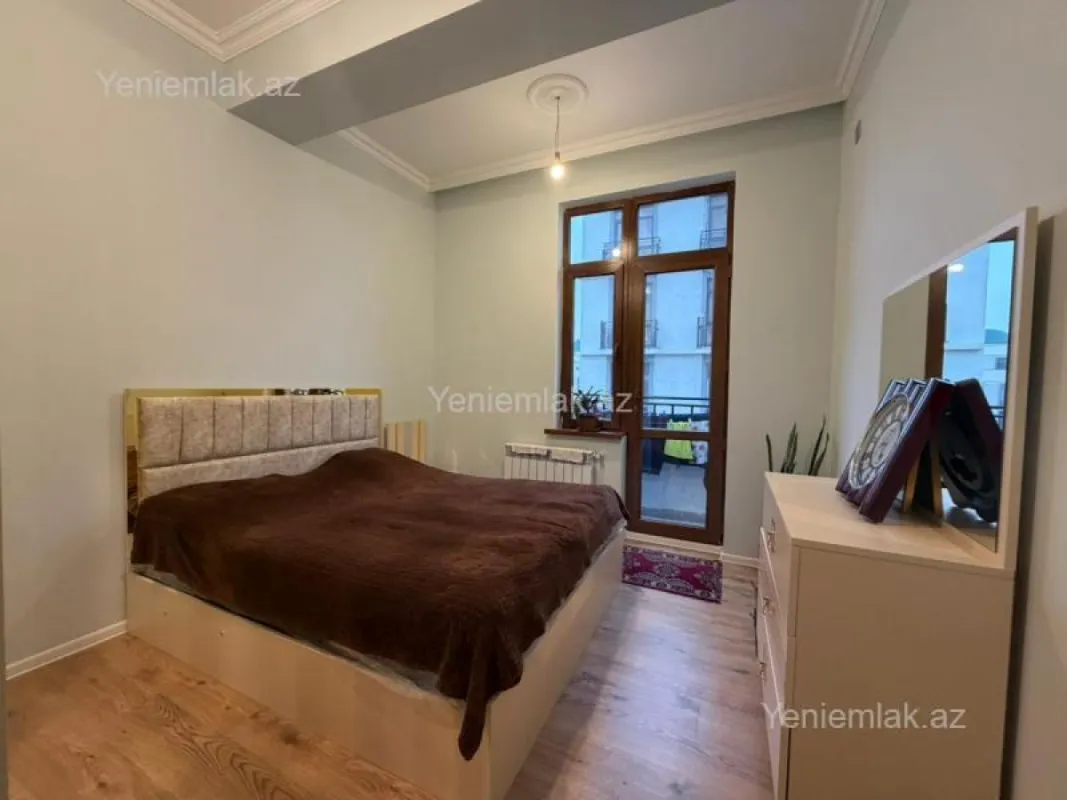 Satılır 4 otaqlı yeni tikili 130 m²
