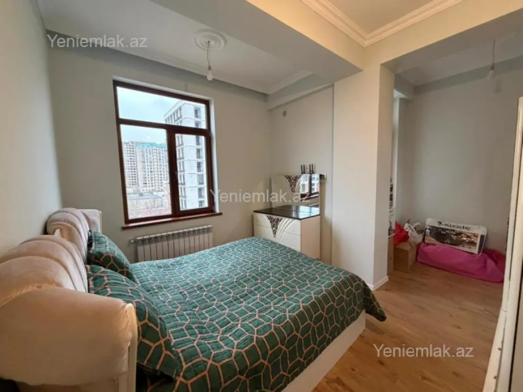 Satılır 4 otaqlı yeni tikili 130 m²