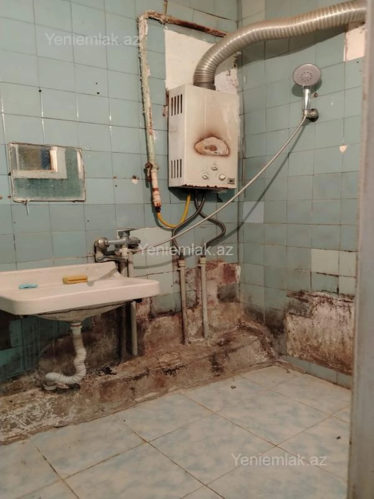 Satılır 3 otaqlı köhnə tikili 90 m²