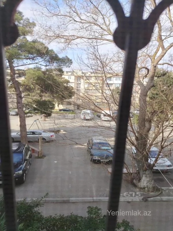 Satılır 3 otaqlı köhnə tikili 90 m²