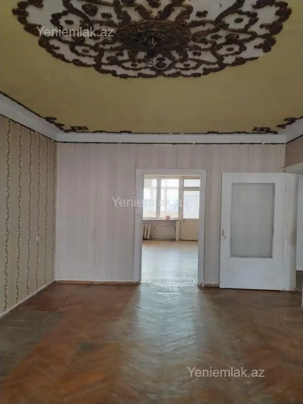 Satılır 3 otaqlı köhnə tikili 90 m²