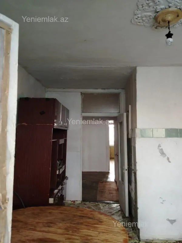 Satılır 3 otaqlı köhnə tikili 90 m²