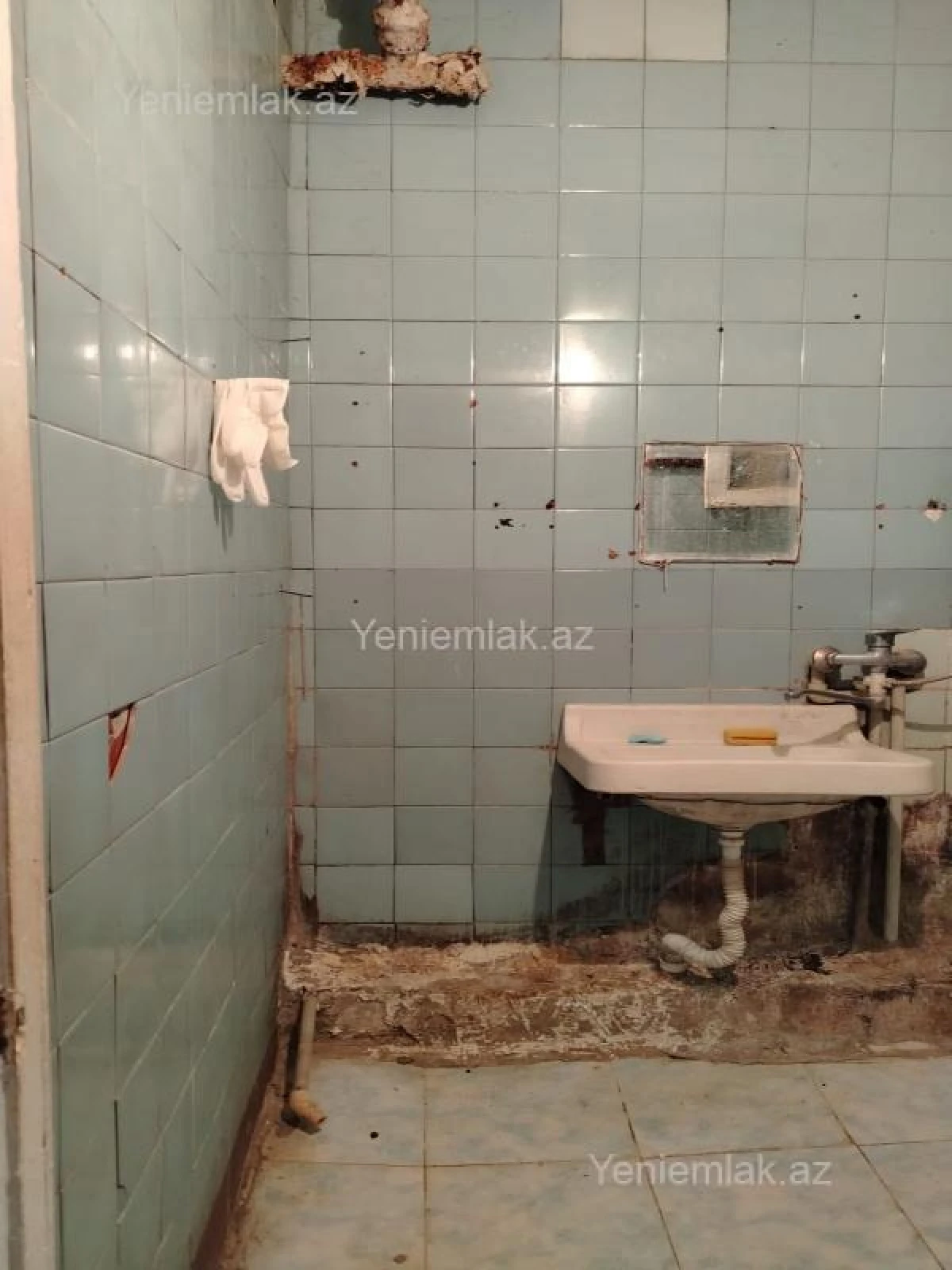 Satılır 3 otaqlı köhnə tikili 90 m²