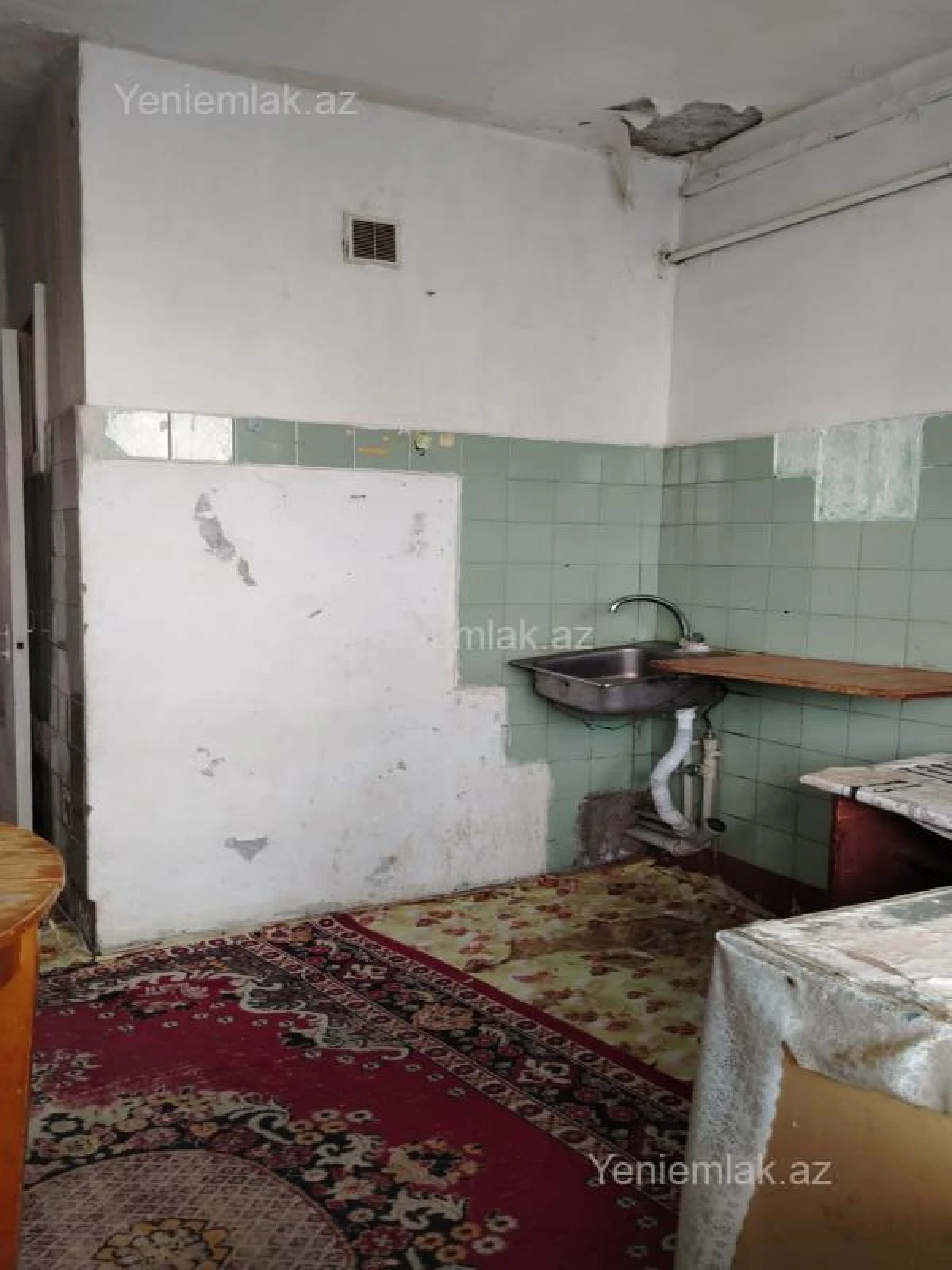 Satılır 3 otaqlı köhnə tikili 90 m²
