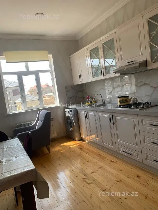 Satılır 5 otaqlı həyət evi 195 m²