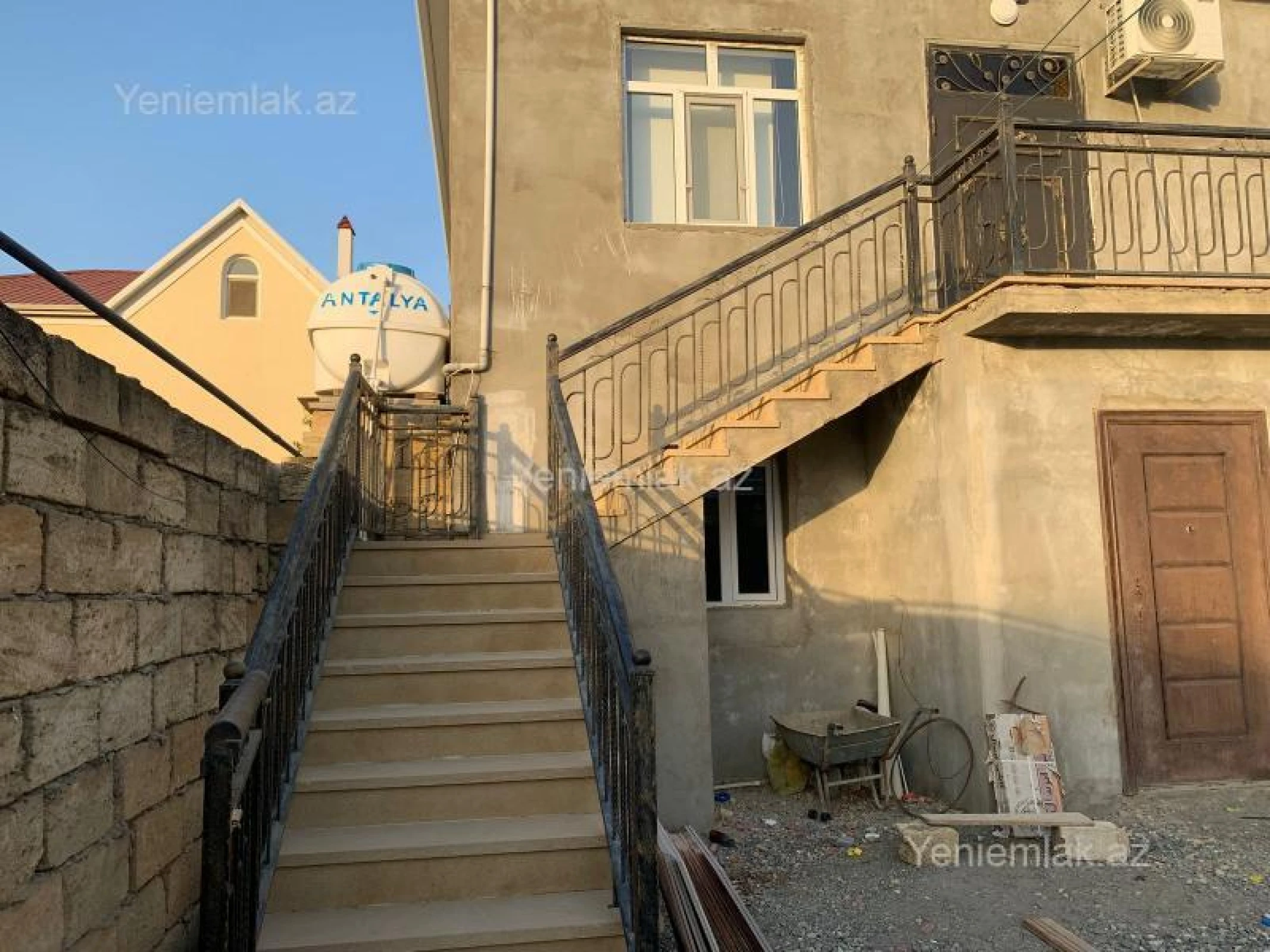 Satılır 5 otaqlı həyət evi 195 m²