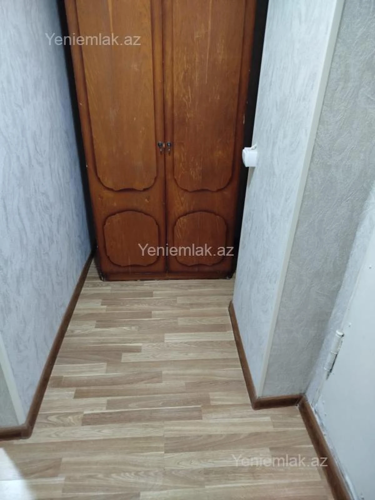 Satılır 1 otaqlı köhnə tikili 32 m²