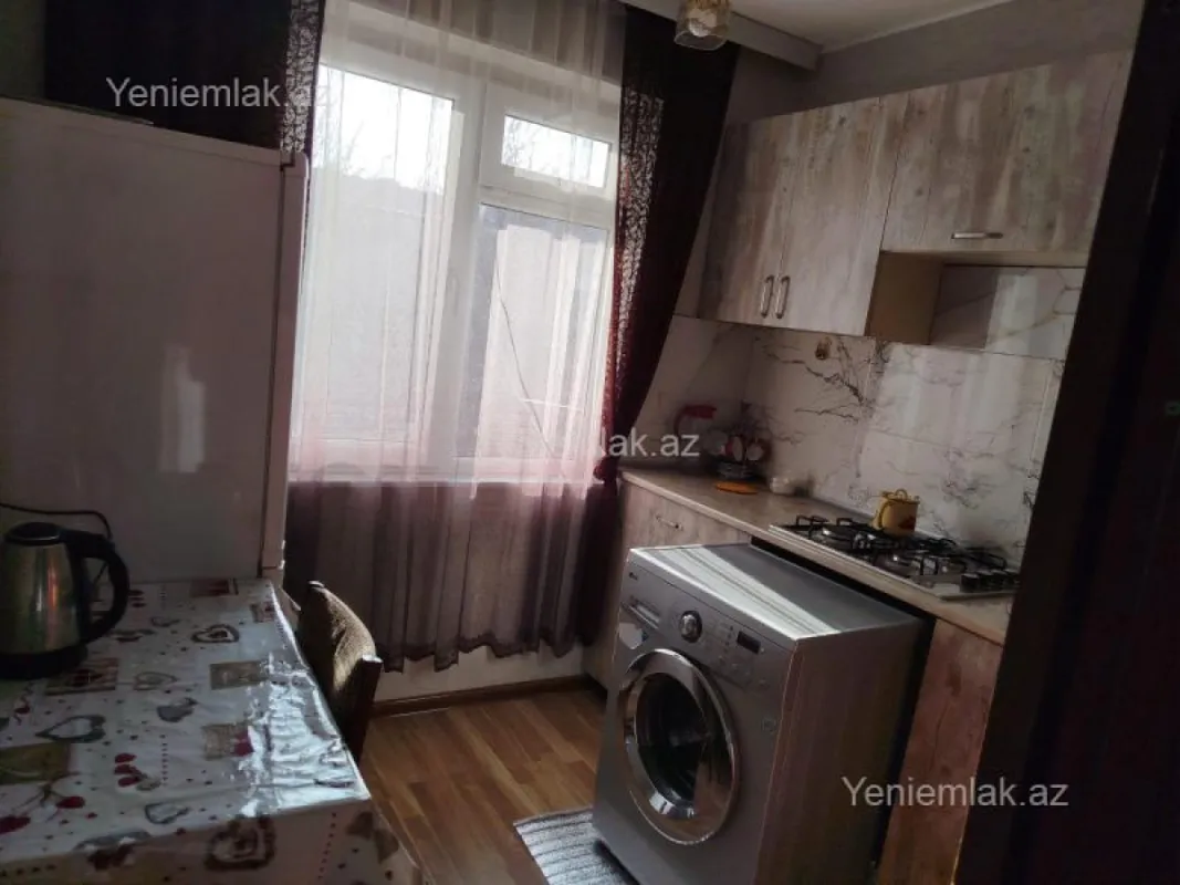 Satılır 1 otaqlı köhnə tikili 32 m²
