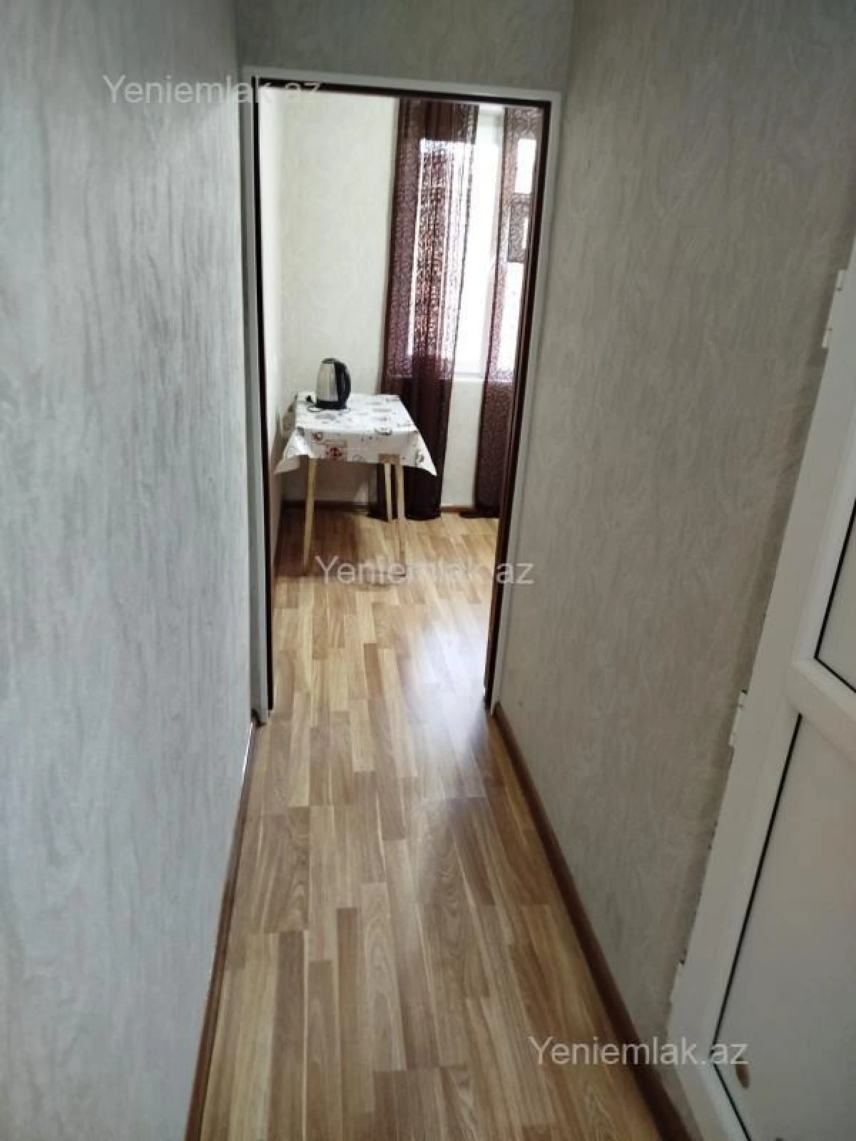 Satılır 1 otaqlı köhnə tikili 32 m²
