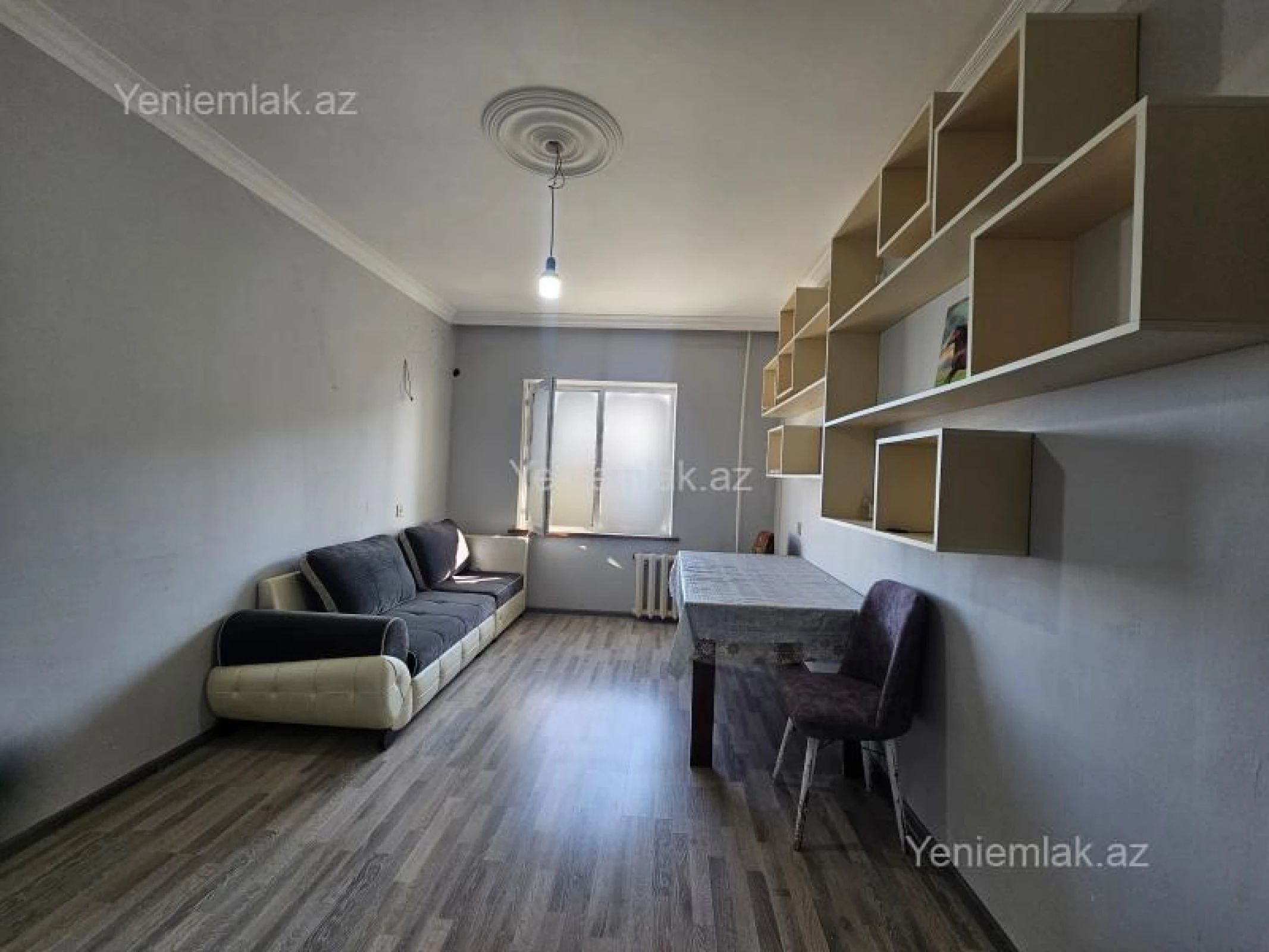 Satılır 2 otaqlı köhnə tikili 55 m²