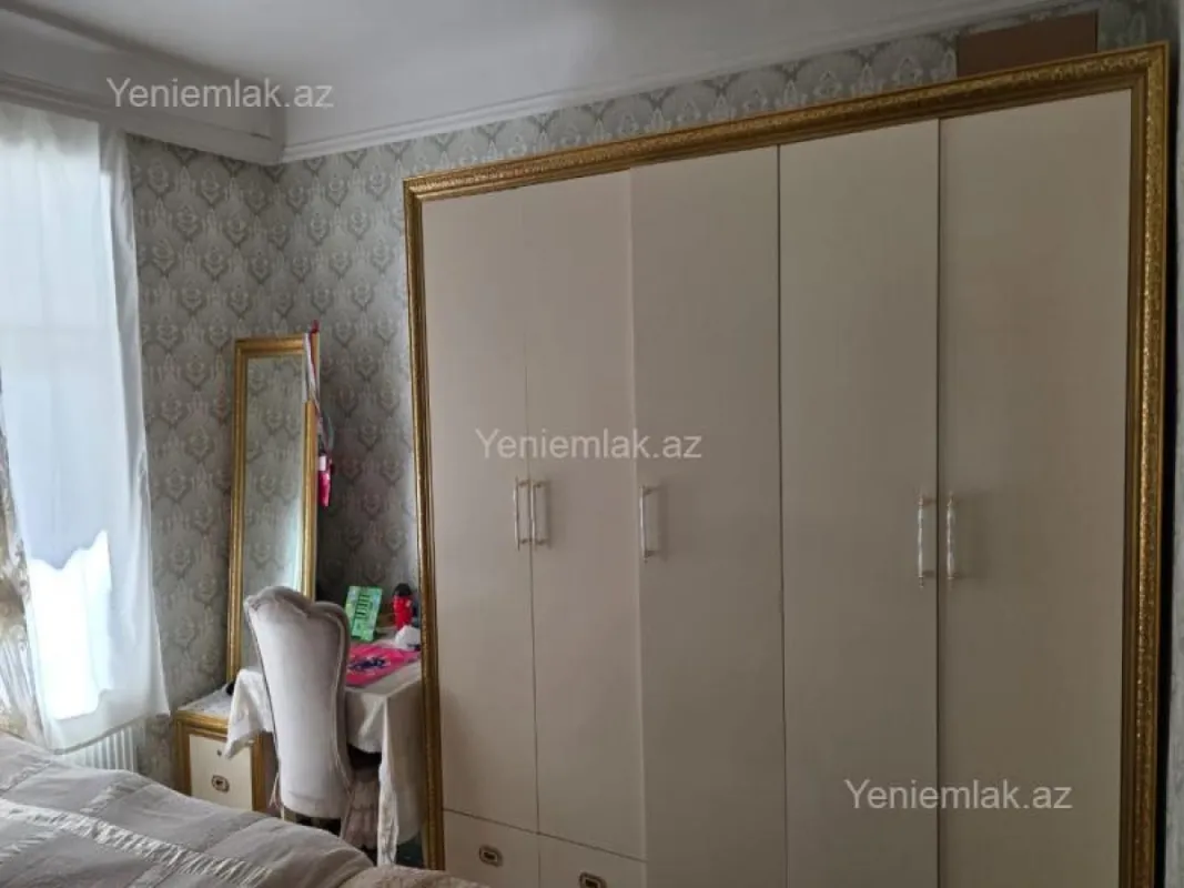 Satılır 5 otaqlı köhnə tikili 100 m²