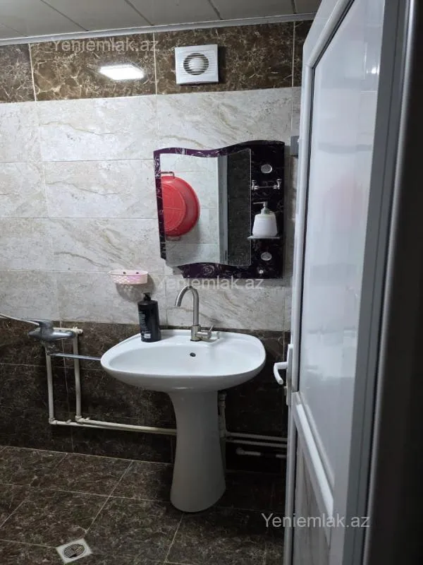 Satılır 5 otaqlı köhnə tikili 100 m²