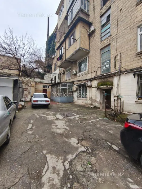 Satılır 3 otaqlı köhnə tikili 85 m²