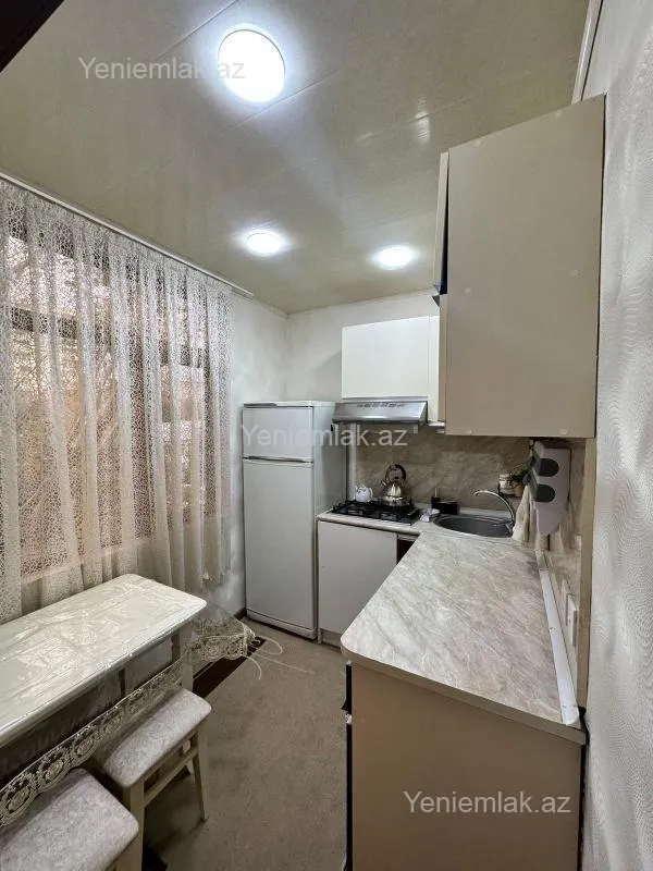Satılır 2 otaqlı köhnə tikili 55 m²