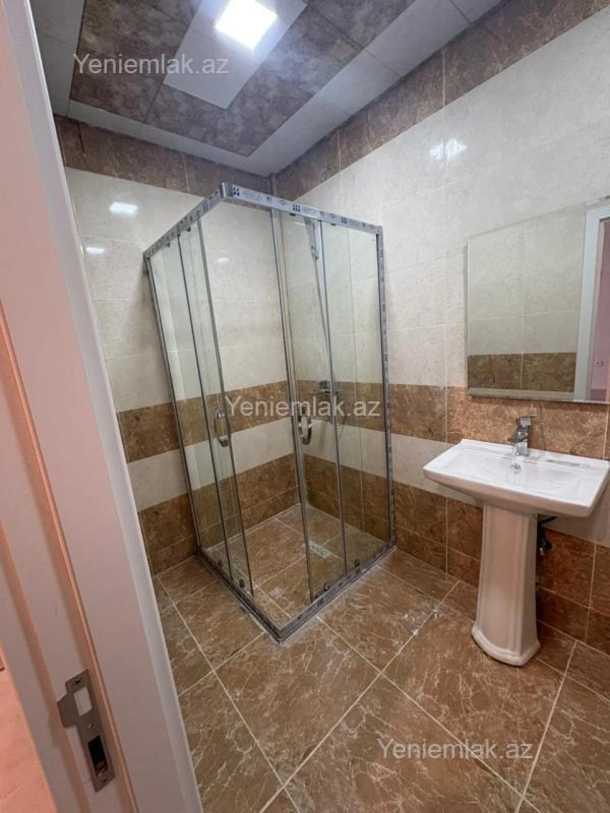 Satılır 2 otaqlı yeni tikili 72 m²