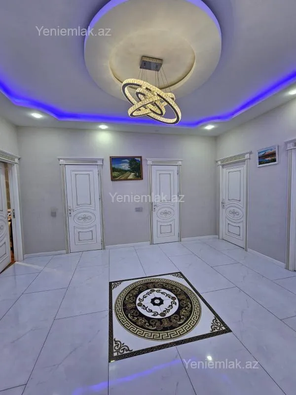 Satılır 3 otaqlı yeni tikili 130 m²