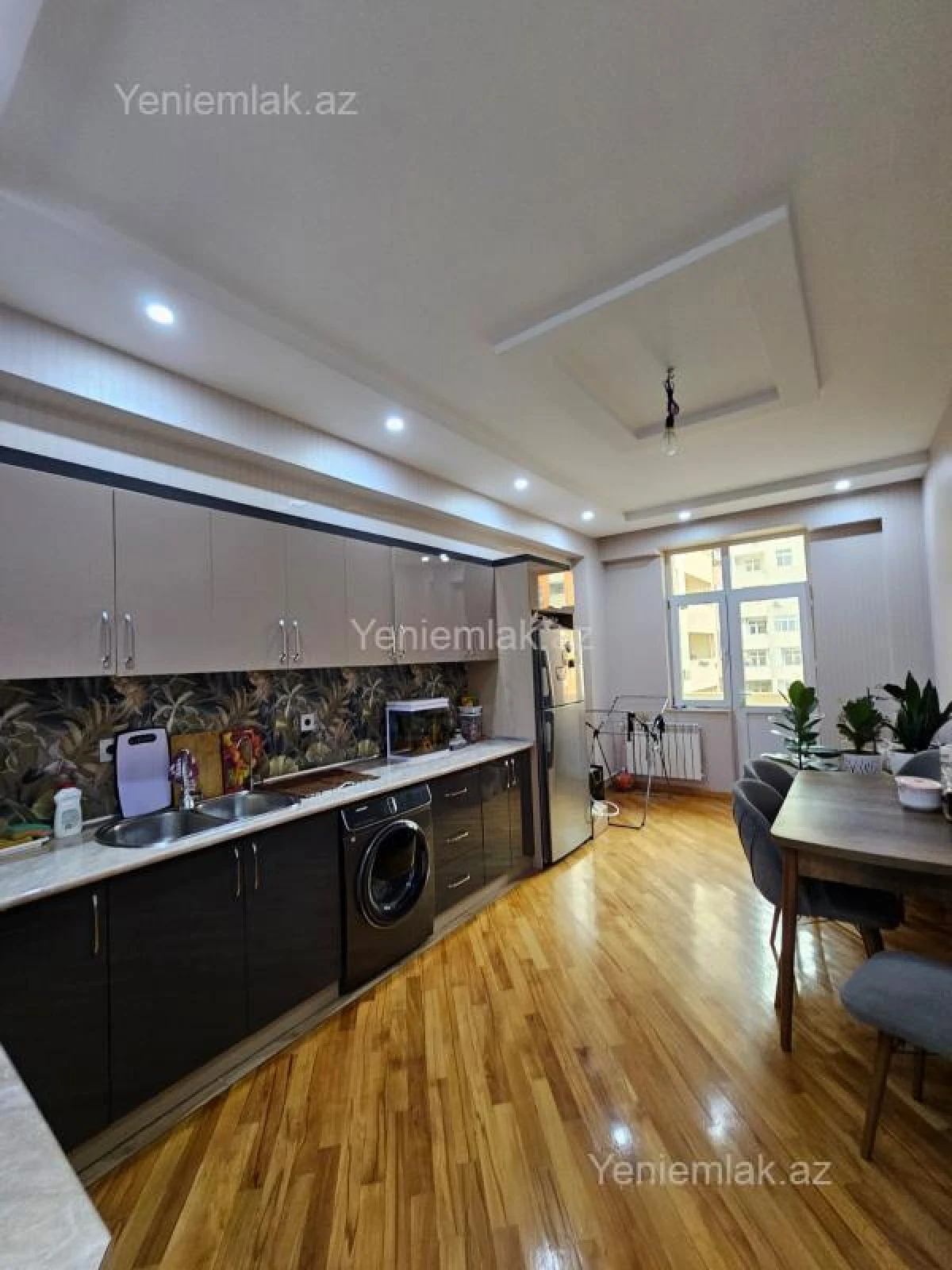 Satılır 3 otaqlı yeni tikili 130 m²