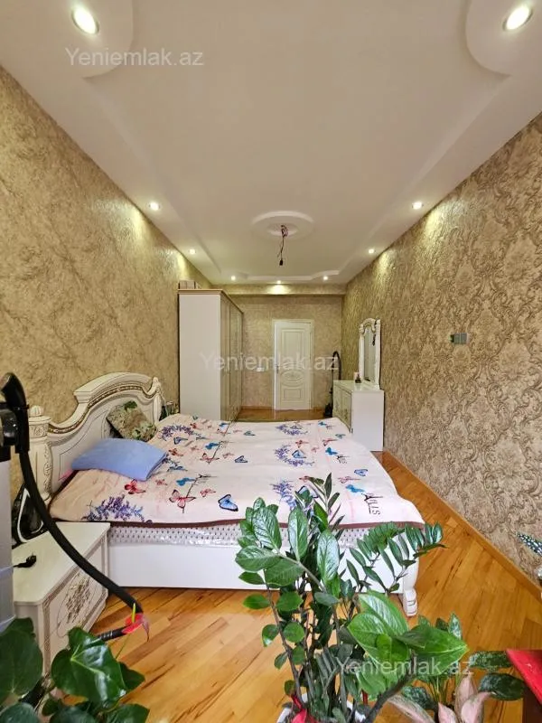 Satılır 3 otaqlı yeni tikili 130 m²