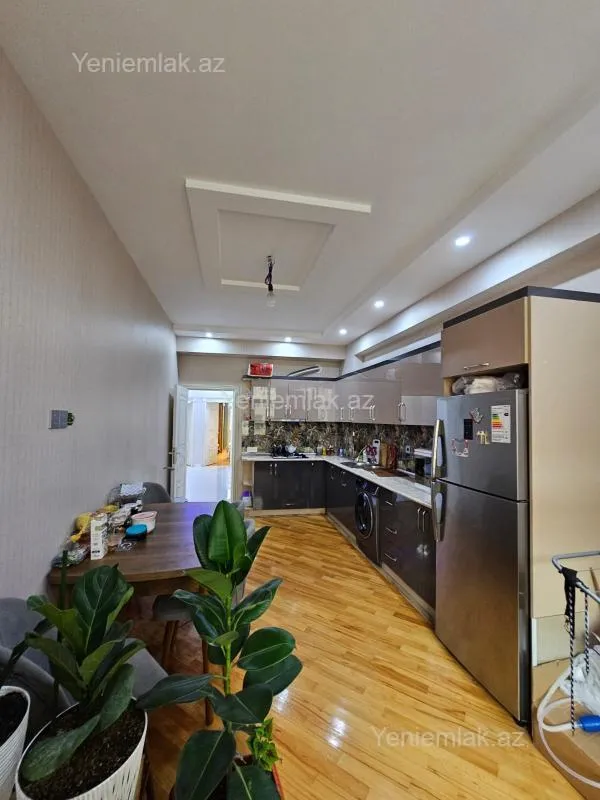 Satılır 3 otaqlı yeni tikili 130 m²