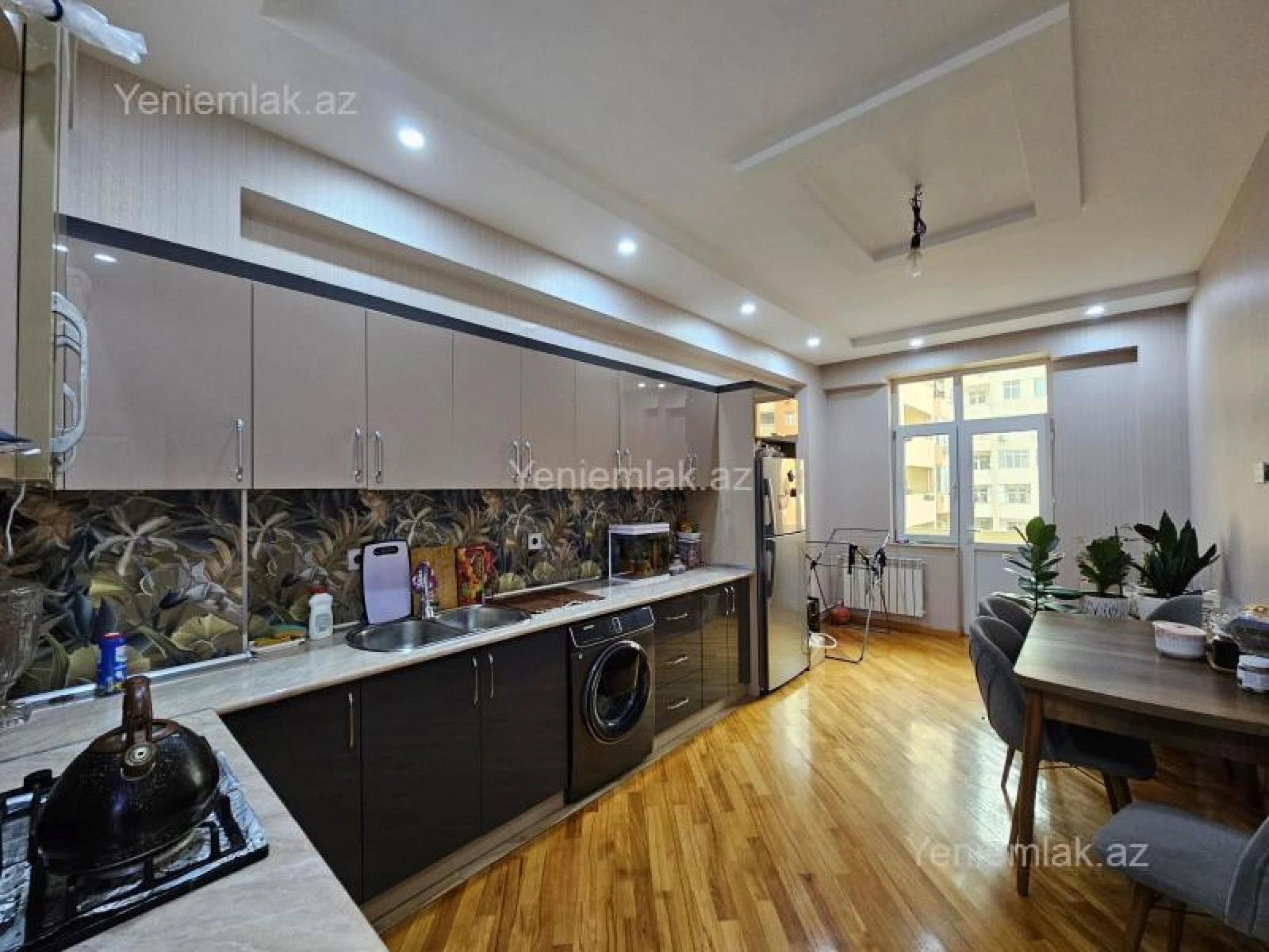 Satılır 3 otaqlı yeni tikili 130 m²