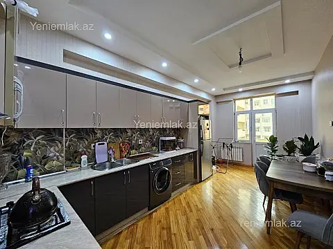 Satılır 3 otaqlı yeni tikili 130 m²