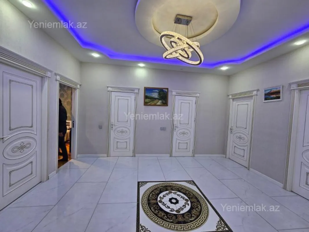 Satılır 3 otaqlı yeni tikili 130 m²