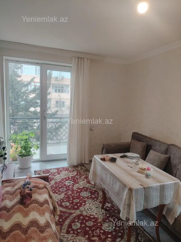 Satılır 1 otaqlı köhnə tikili 35 m²