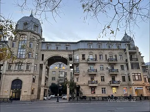 Satılır 4 otaqlı köhnə tikili 110 m² — Bakı, Səbail 4 otaq 110.00 m²