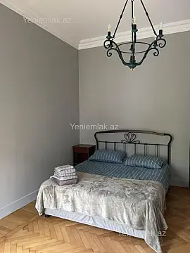 Satılır 4 otaqlı köhnə tikili 110 m²