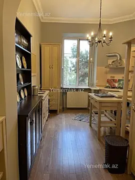 Satılır 4 otaqlı köhnə tikili 110 m²