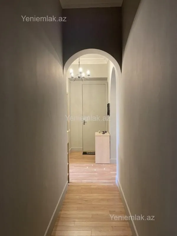 Satılır 4 otaqlı köhnə tikili 110 m²