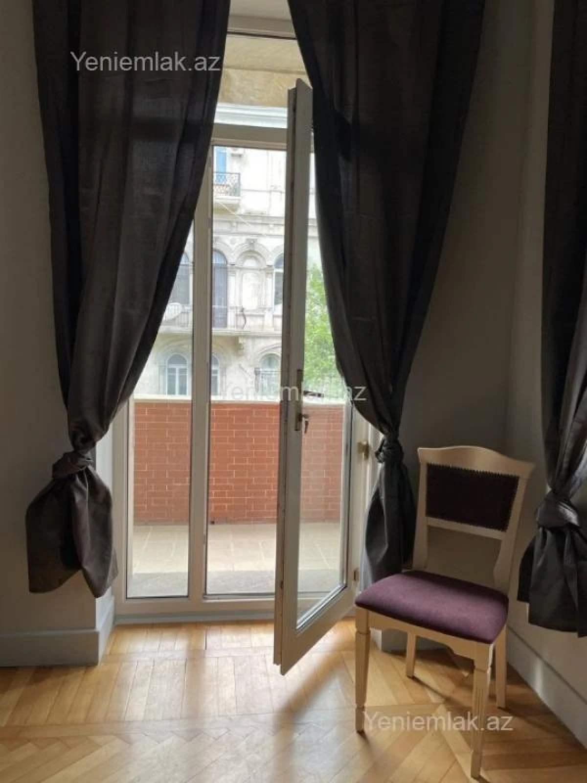 Satılır 4 otaqlı köhnə tikili 110 m²