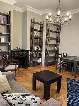 Satılır 4 otaqlı köhnə tikili 110 m²
