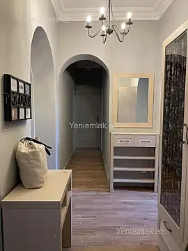 Satılır 4 otaqlı köhnə tikili 110 m²