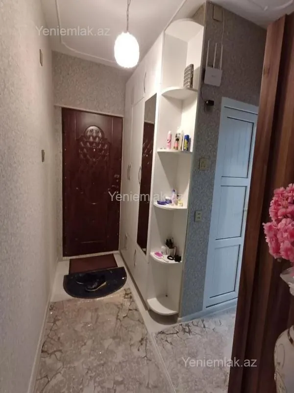 Satılır 1 otaqlı köhnə tikili 42 m²