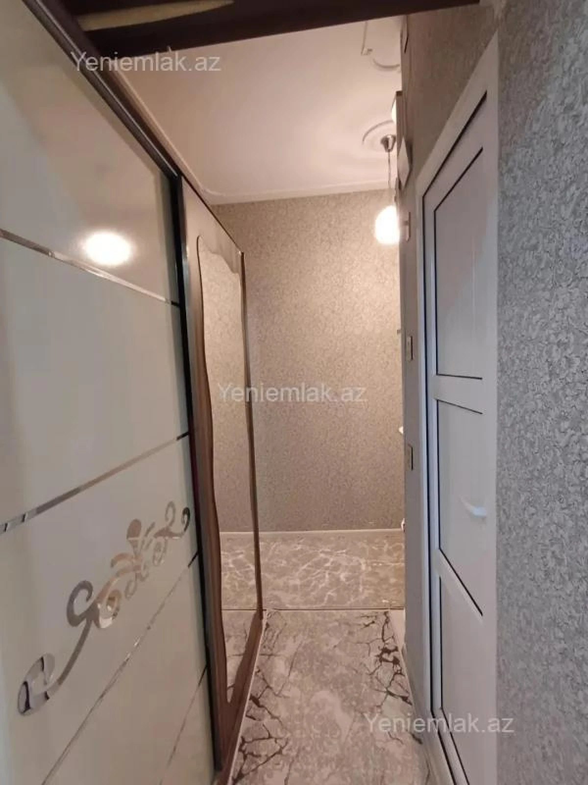 Satılır 1 otaqlı köhnə tikili 42 m²