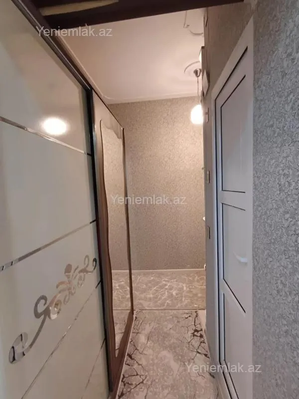 Satılır 1 otaqlı köhnə tikili 42 m²