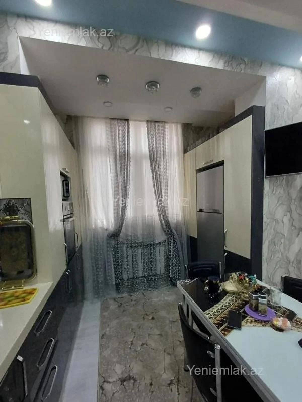 Satılır 1 otaqlı köhnə tikili 42 m²
