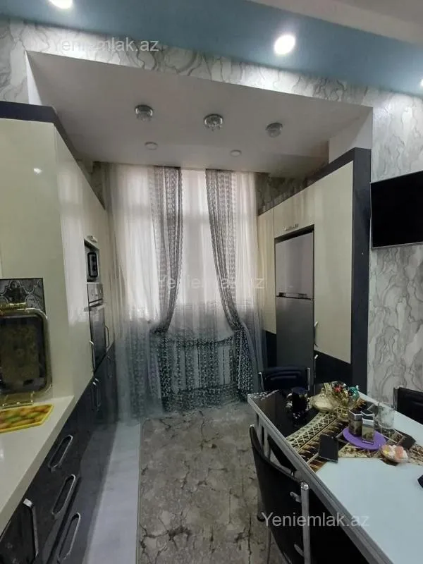 Satılır 1 otaqlı köhnə tikili 42 m²