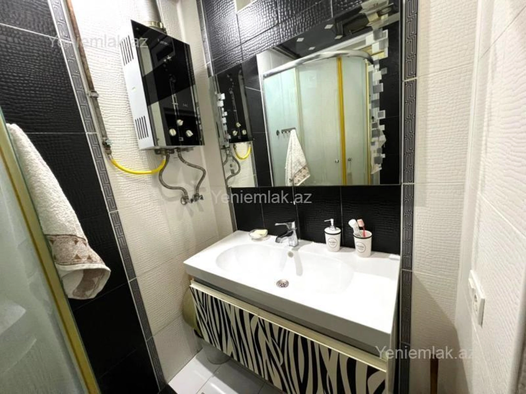 Satılır 3 otaqlı köhnə tikili 90 m²