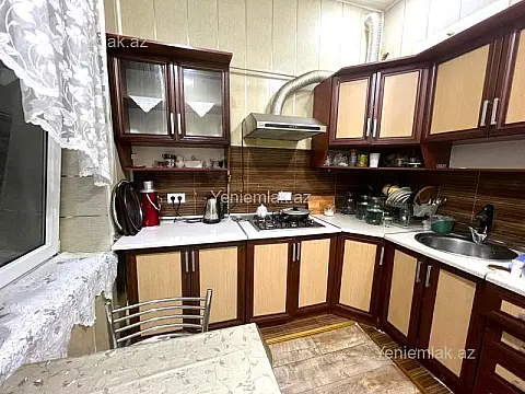 Satılır 3 otaqlı köhnə tikili 90 m²