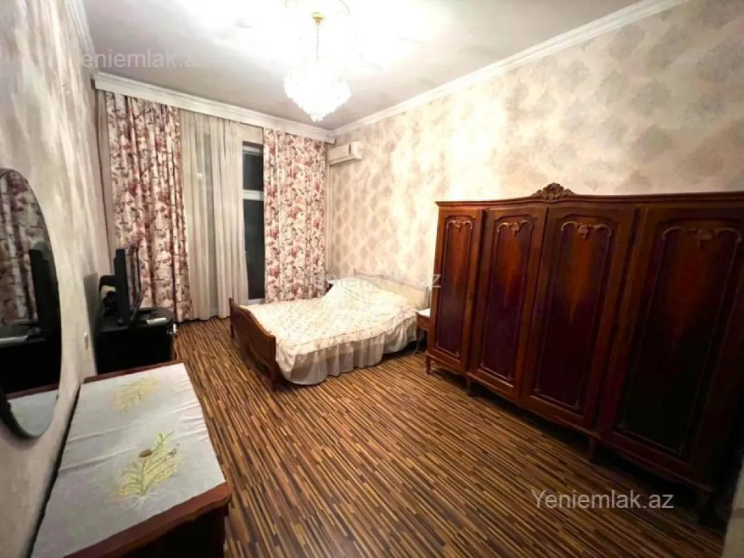 Satılır 3 otaqlı köhnə tikili 90 m²