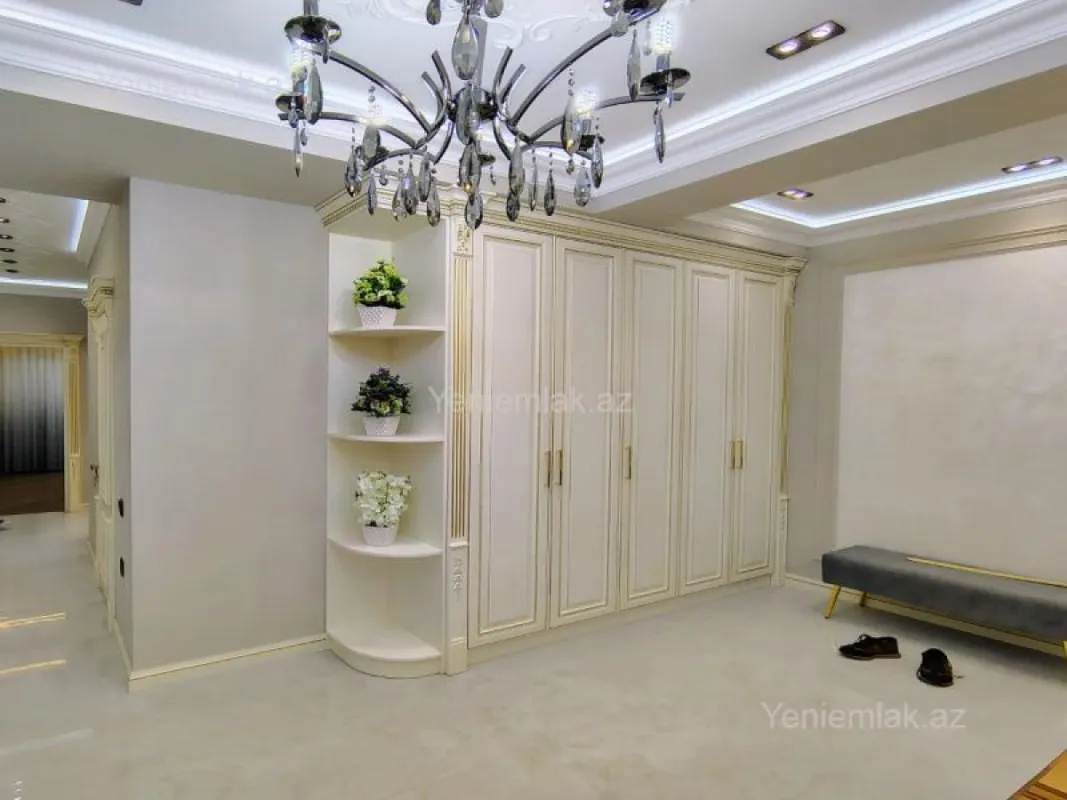 Satılır 4 otaqlı köhnə tikili 142 m²