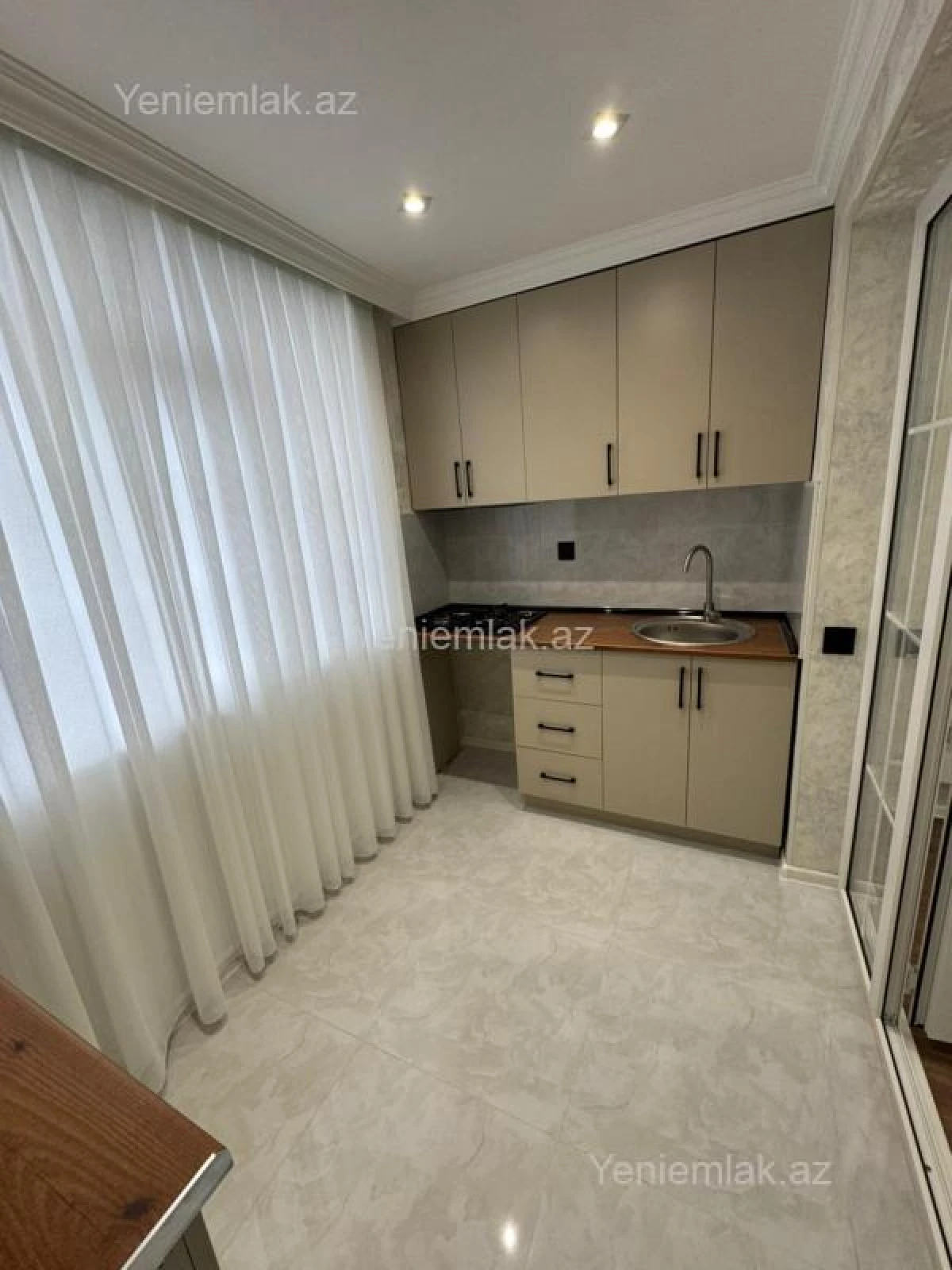 Satılır 3 otaqlı köhnə tikili 60 m²