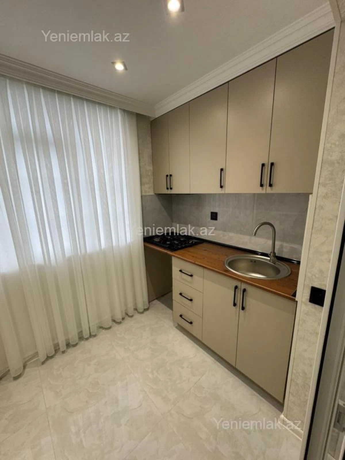 Satılır 3 otaqlı köhnə tikili 60 m²