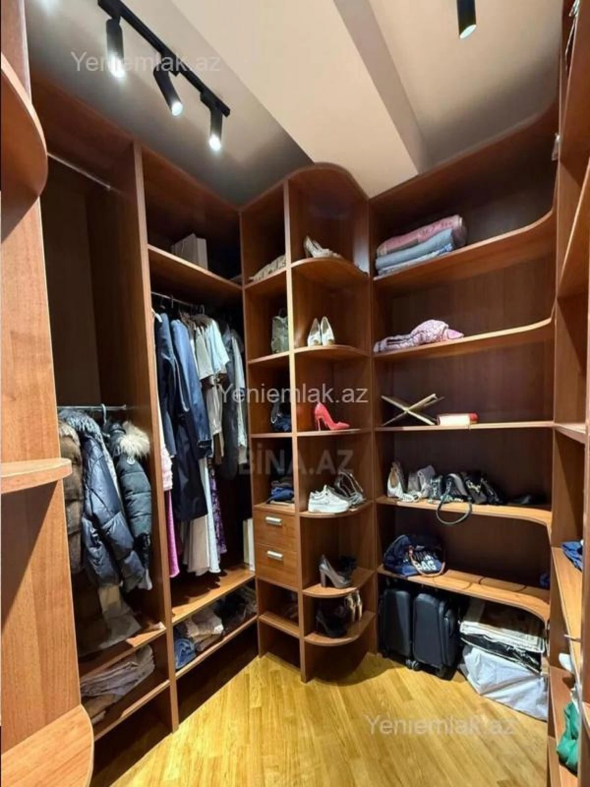 Satılır 4 otaqlı yeni tikili 150 m²