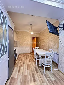 Satılır 3 otaqlı köhnə tikili 80 m²