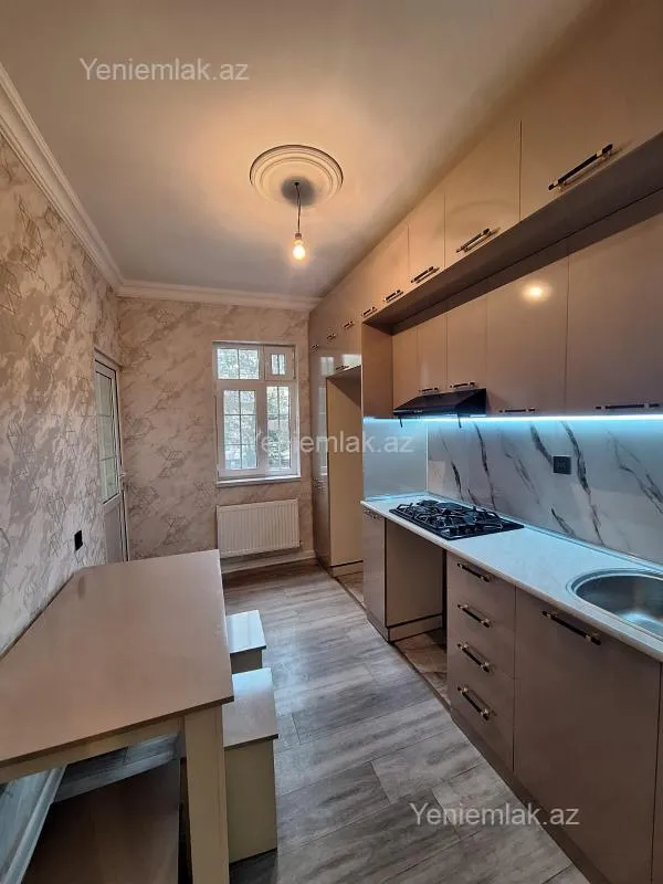 Satılır 3 otaqlı köhnə tikili 75 m²