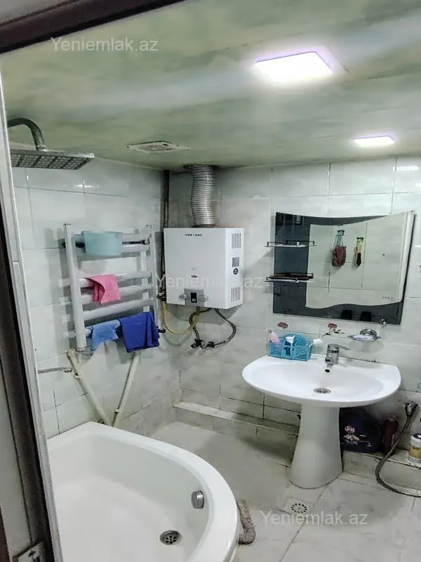 Satılır 3 otaqlı köhnə tikili 80 m²